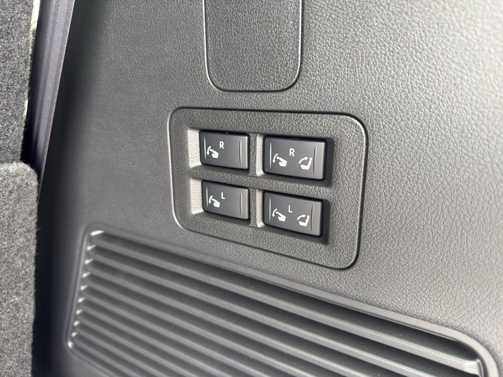 New 2026 Nissan Armada SL w/ Captain's Chari Seat Package image 39