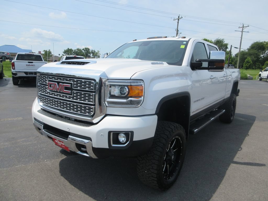 Used 2019 GMC Sierra 2500 Denali w/ Duramax Plus Package AWD/4WD image 14