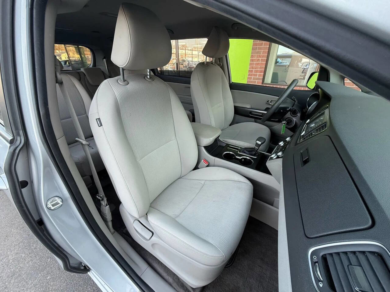 Used 2020 Kia Sedona LX FWD image 16