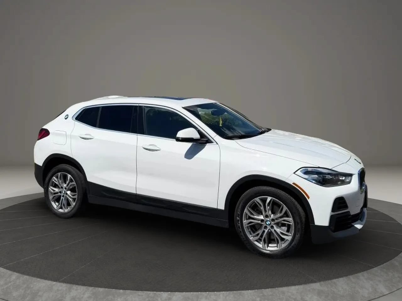 Used 2022 BMW X2 xDrive28i w/ Convenience Package AWD/4WD image 2