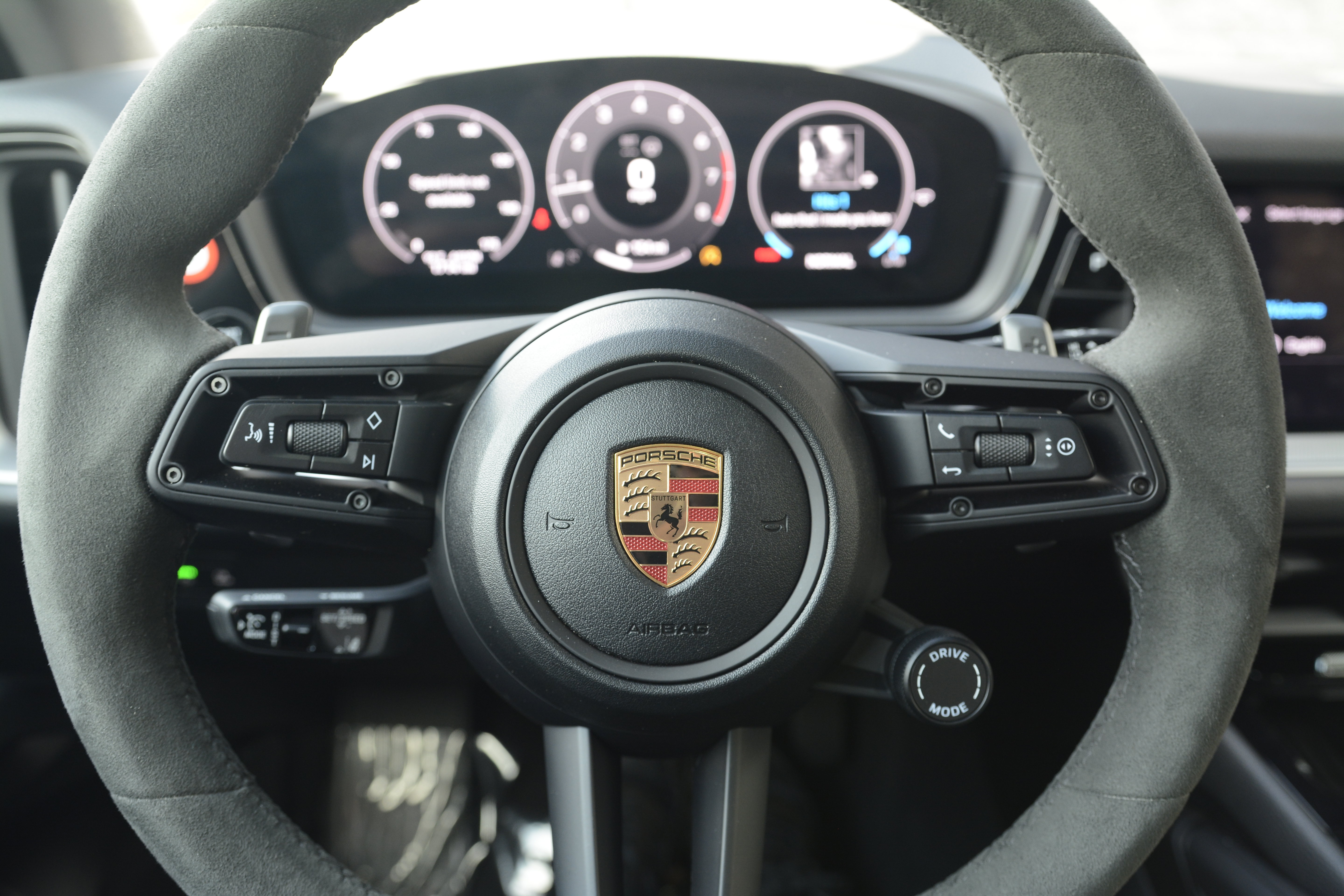 Certified 2025 Porsche Cayenne AWD/4WD image 18