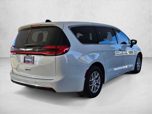New 2026 Chrysler Pacifica Select FWD image 2