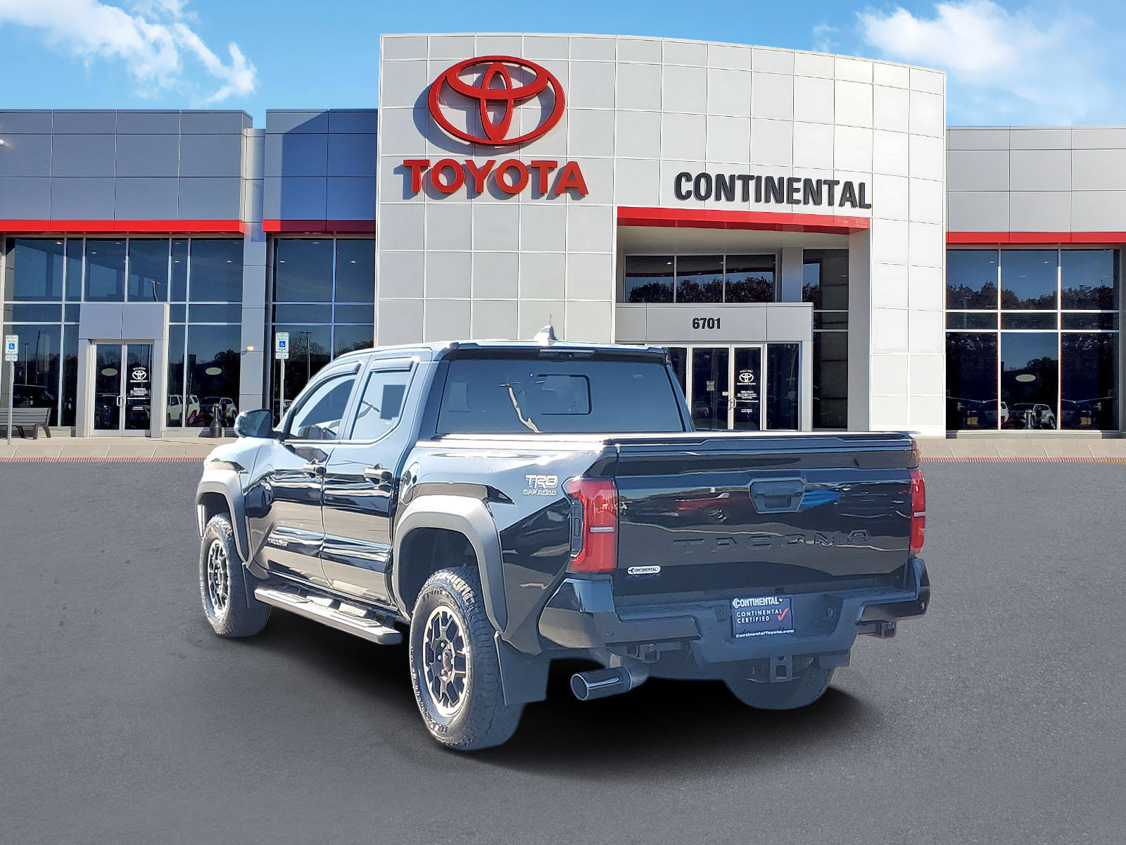 Used 2024 Toyota Tacoma TRD Off-Road w/ TRD Off Road Premium Package AWD/4WD image 4
