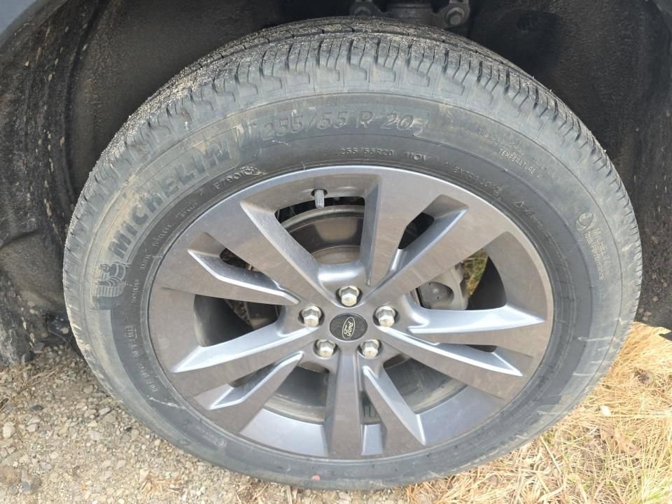 Used 2022 Ford Explorer XLT w/ Equipment Group 202A image 10
