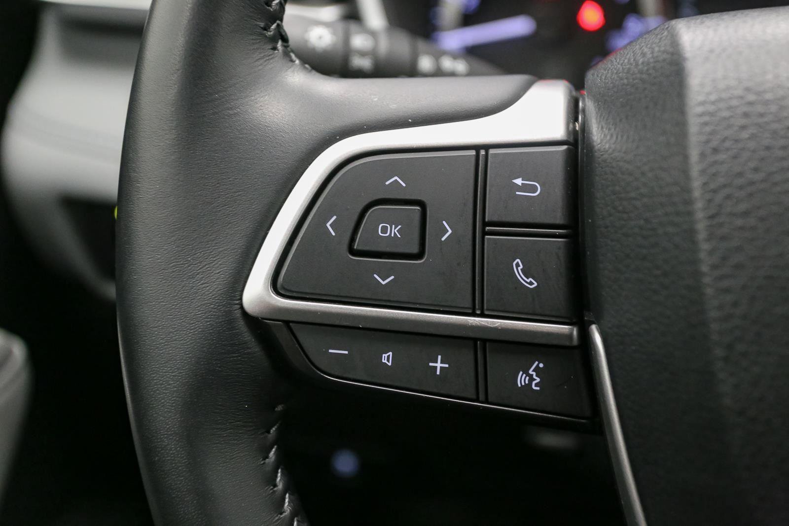 Used 2023 Toyota Highlander XLE AWD/4WD image 36