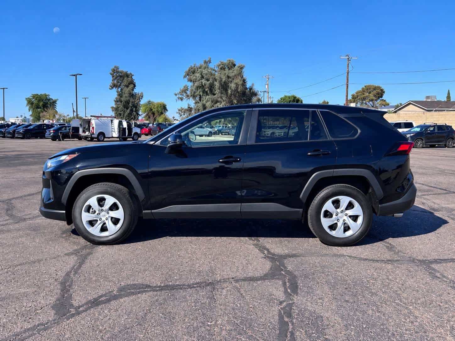Used 2025 Toyota RAV4 LE AWD/4WD image 4