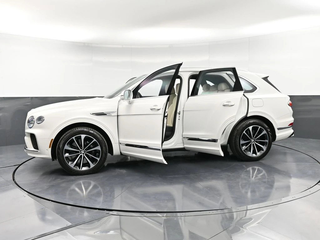 Certified 2023 Bentley Bentayga Plug-In Hybrid AWD/4WD image 38