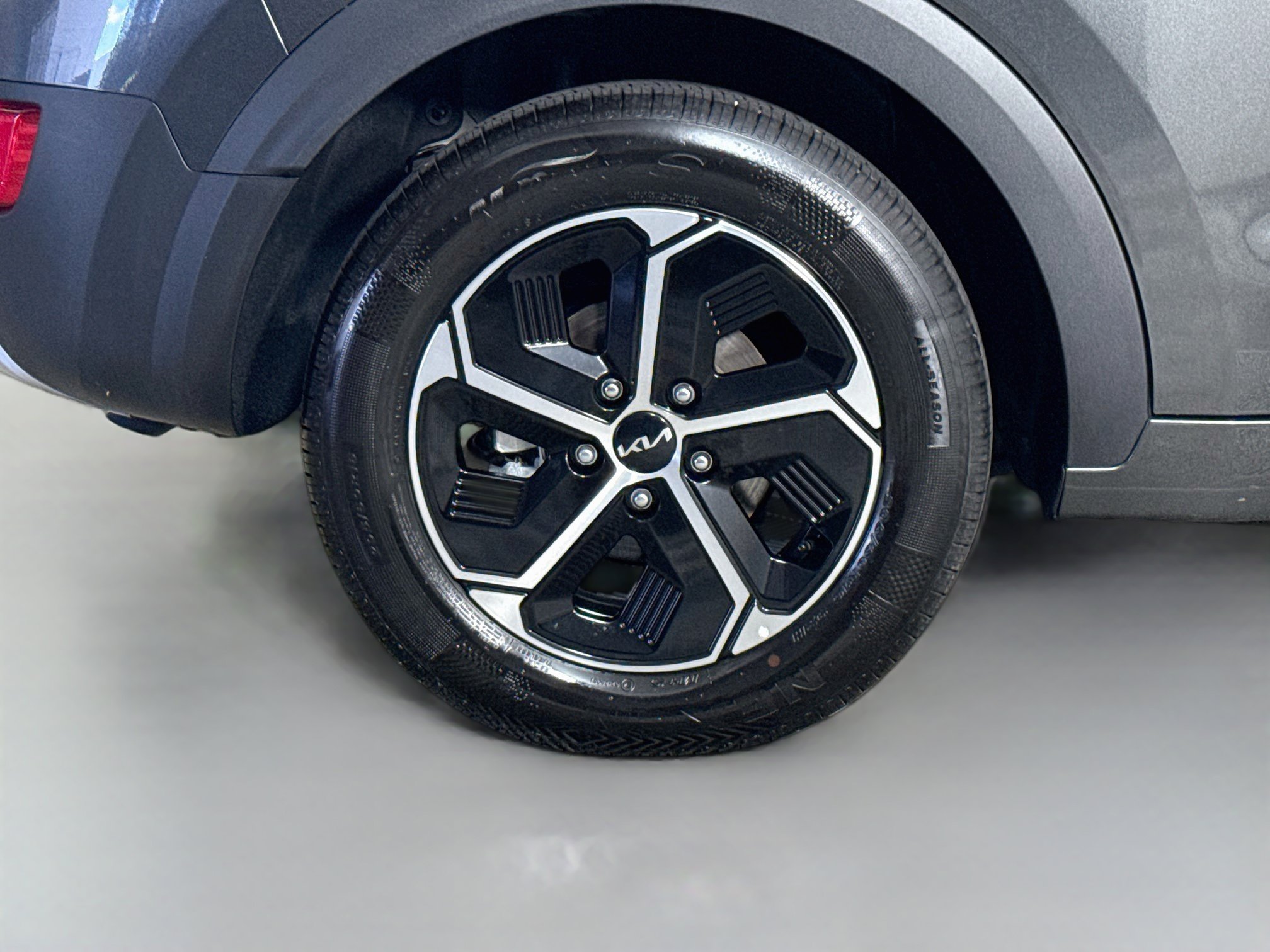 Used 2026 Kia Niro LX FWD image 33