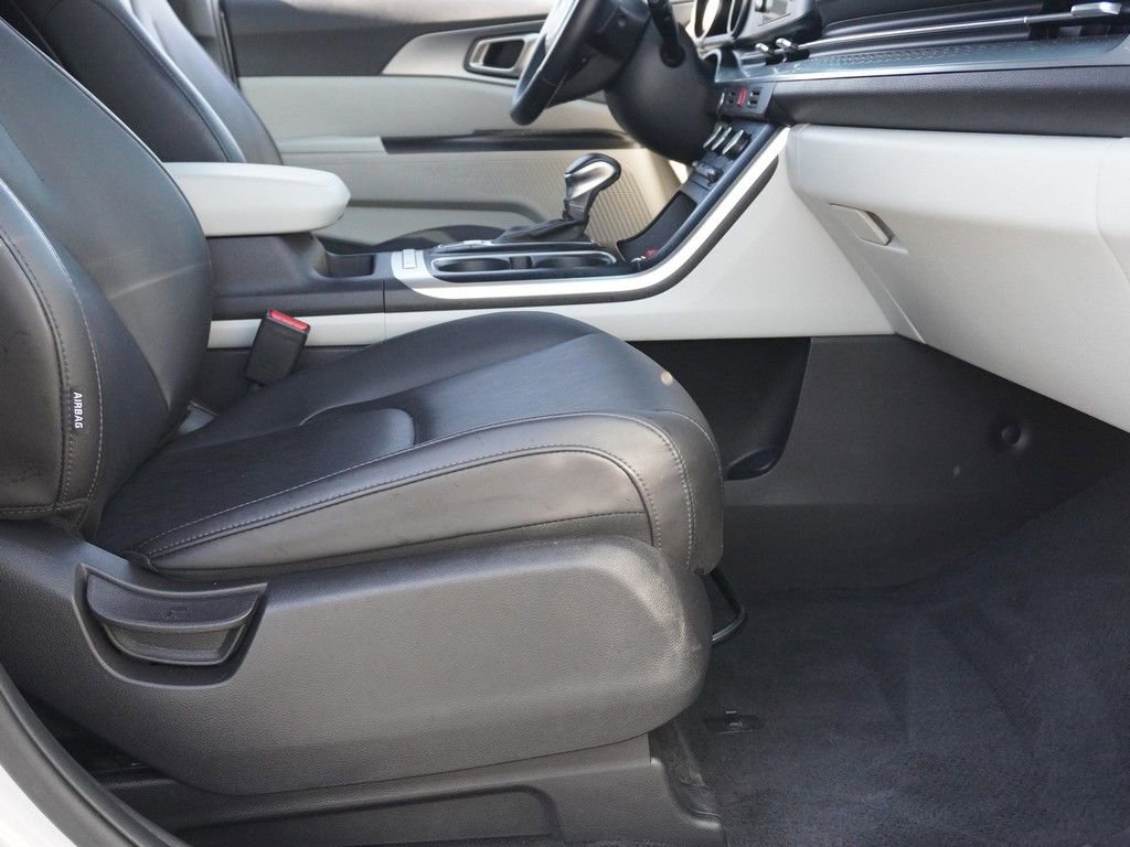 Used 2023 Kia Carnival LX image 28