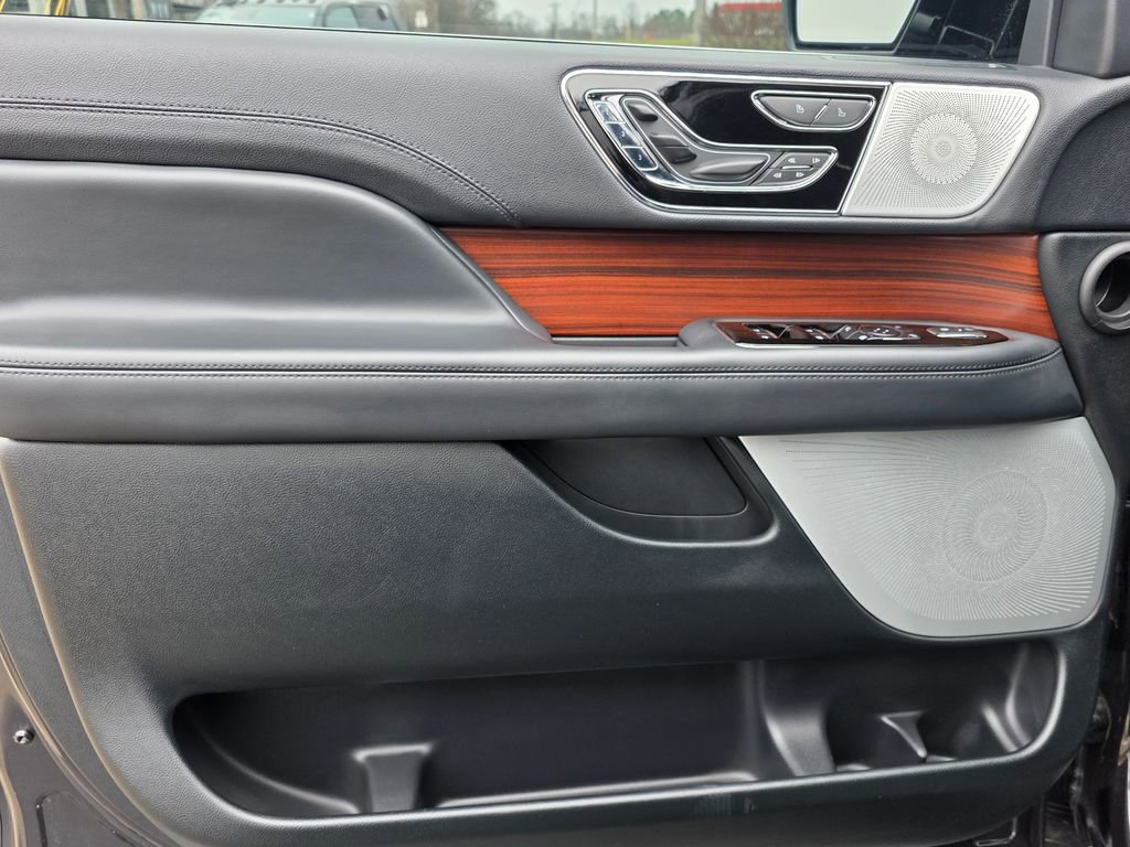 Used 2024 Lincoln Navigator Reserve image 13