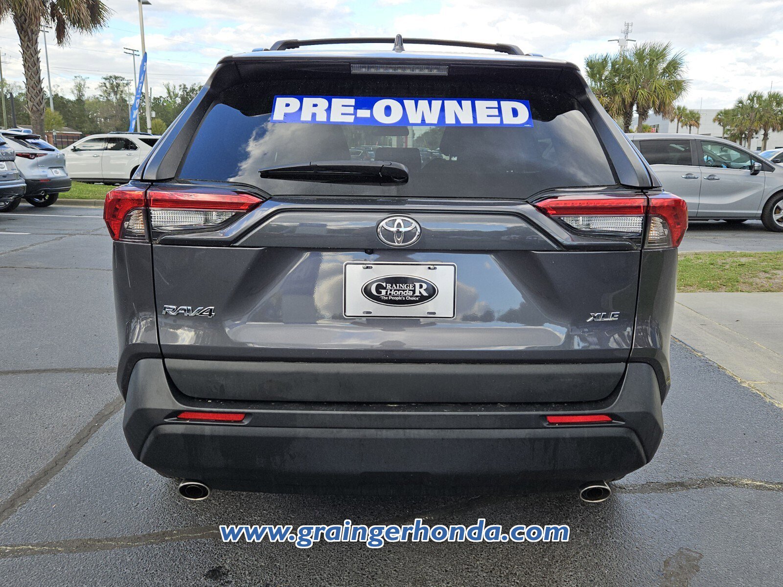 Used 2023 Toyota RAV4 XLE w/ Convenience Package image 4