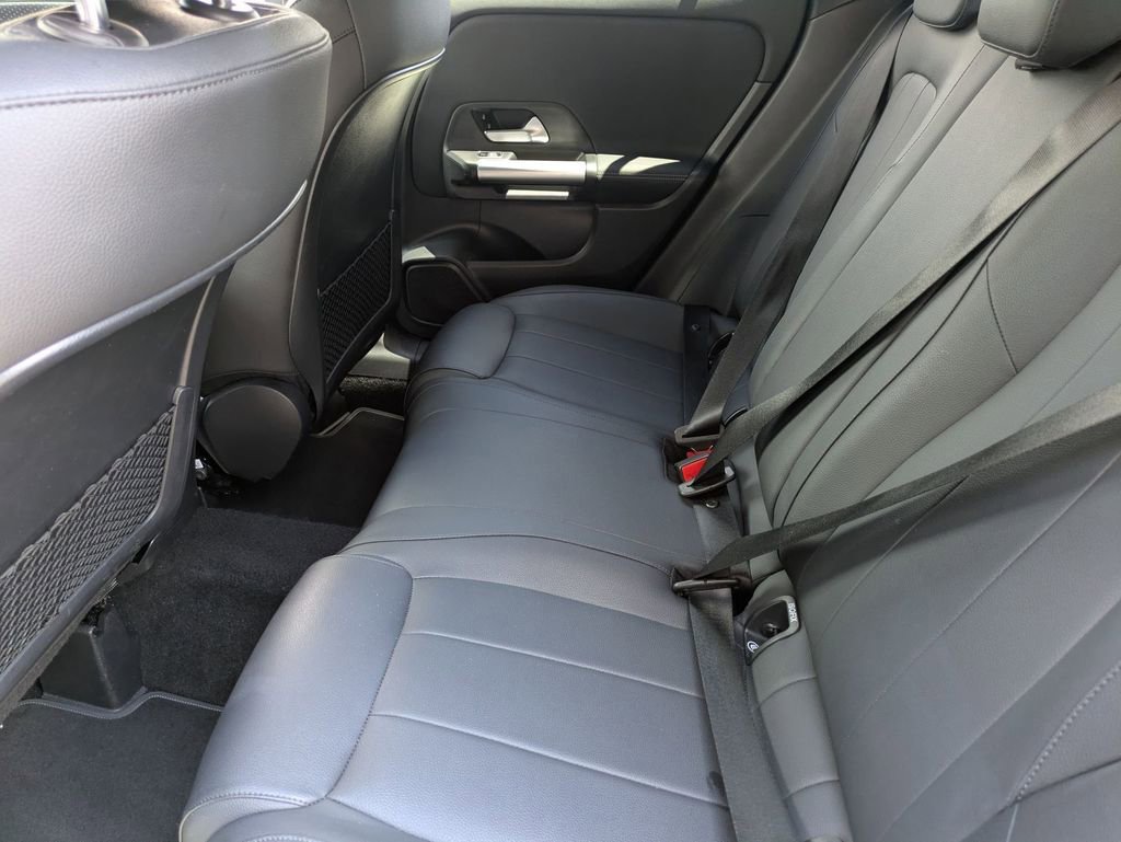 Used 2025 Mercedes-Benz GLA 250 image 27