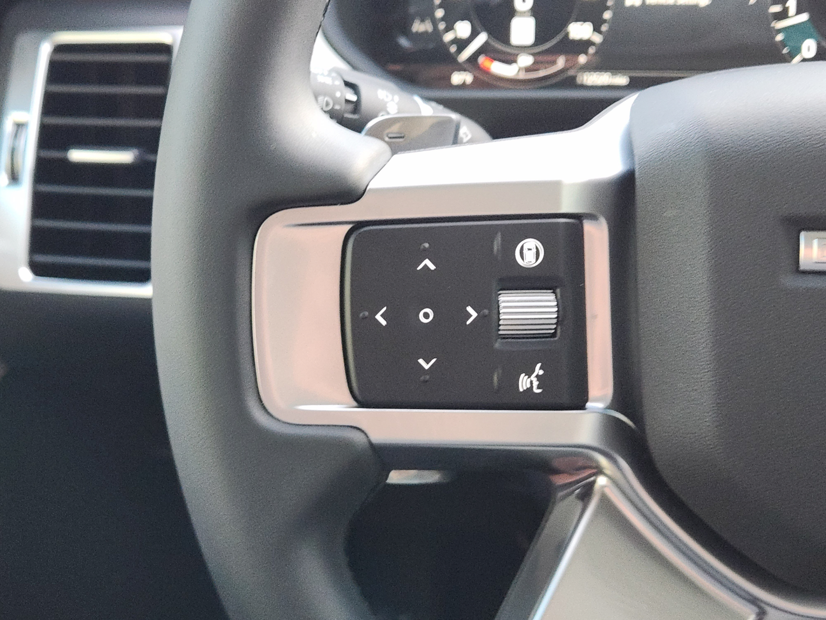 Certified 2025 Land Rover Discovery S AWD/4WD image 25