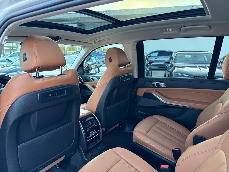 Used 2021 BMW X7 xDrive40i w/ Premium Package image 10
