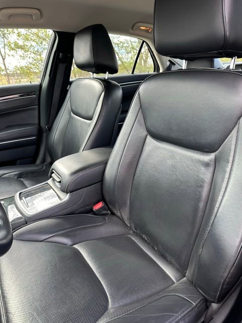 Used 2018 Chrysler 300 Limited image 24