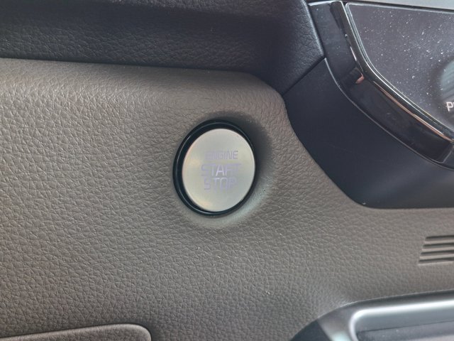Used 2025 Kia Carnival FWD image 10