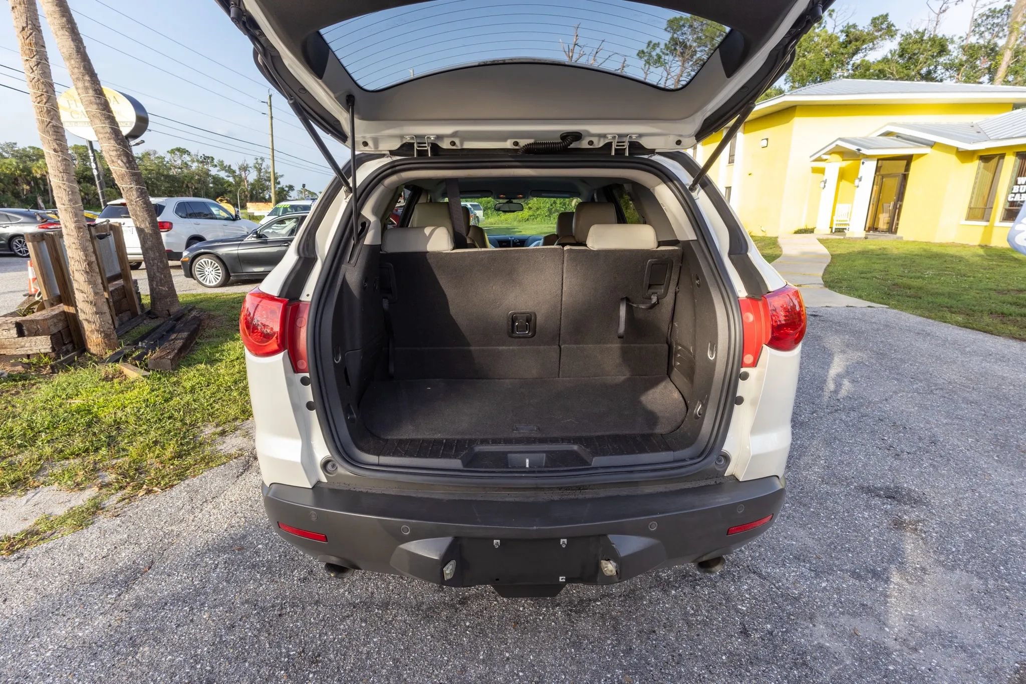 Used 2011 Chevrolet Traverse LTZ w/ LPO, 'HIT The Road' Package FWD image 15