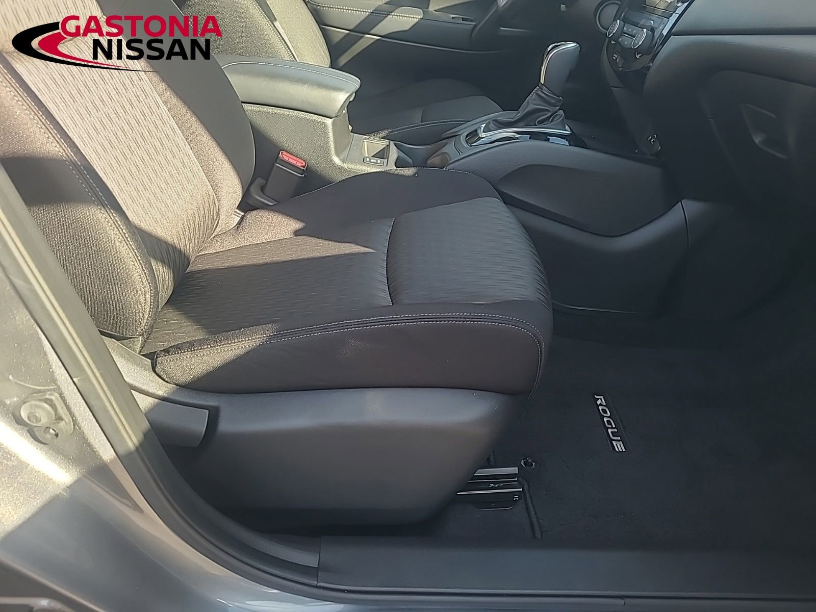 Used 2020 Nissan Rogue SV image 21