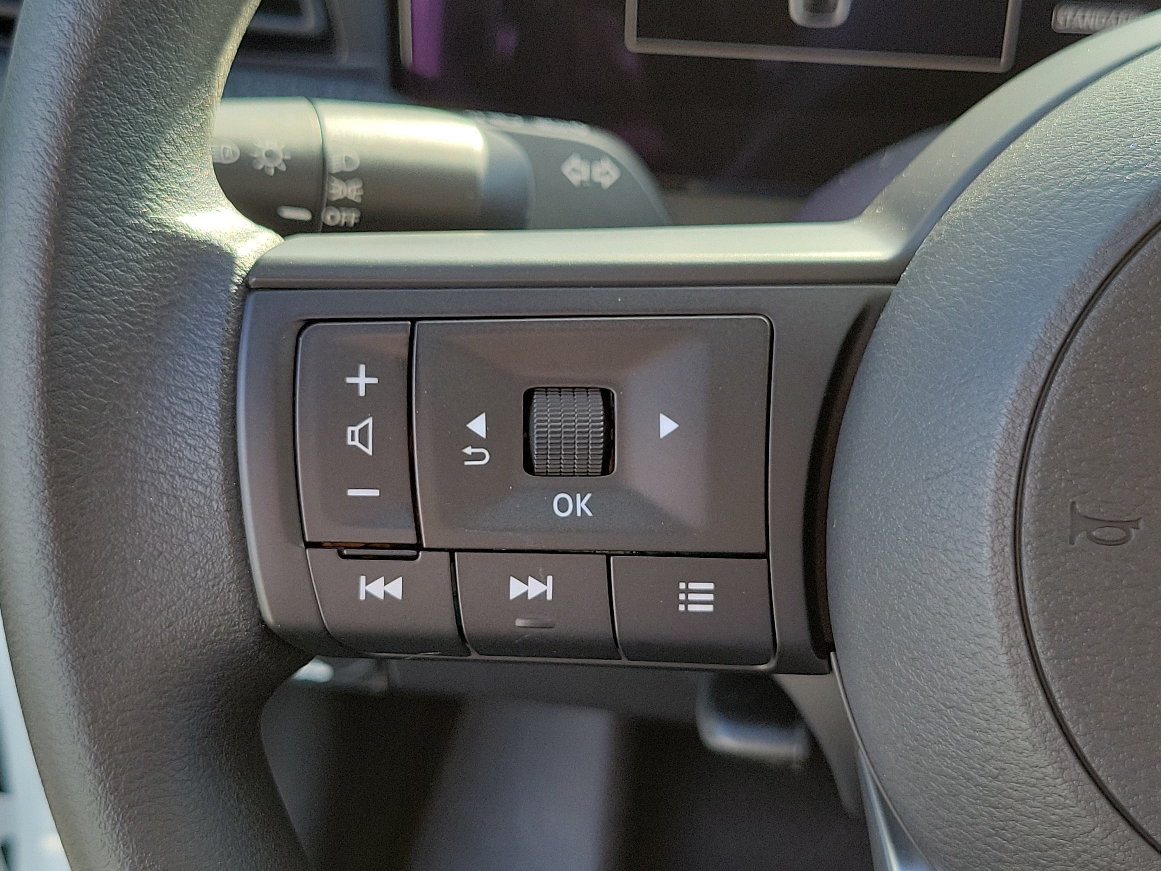 Used 2026 Nissan Kicks SV FWD image 27