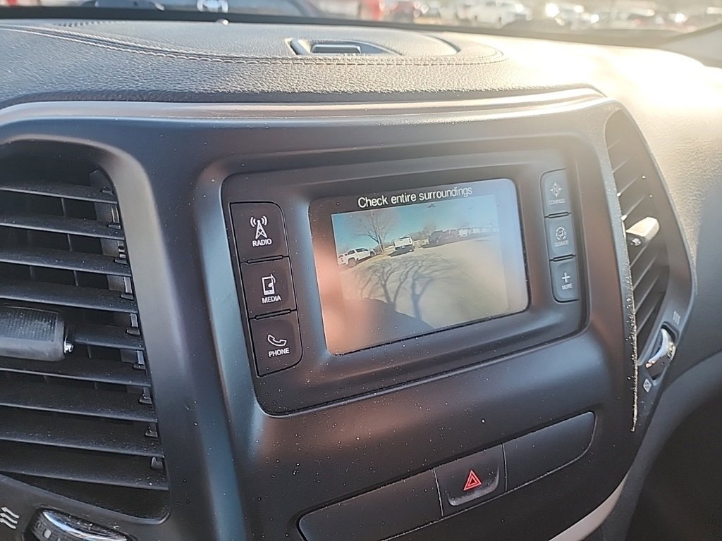 Used 2017 Jeep Cherokee Latitude image 8