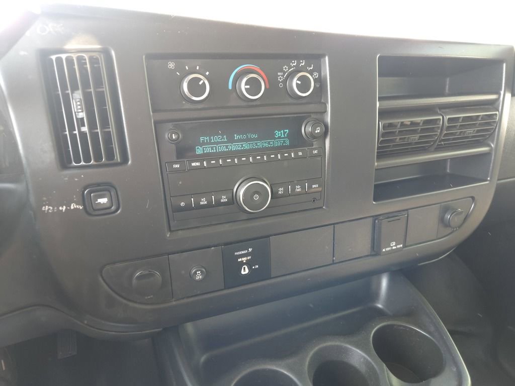 Used 2017 Chevrolet Express 3500 RWD image 21