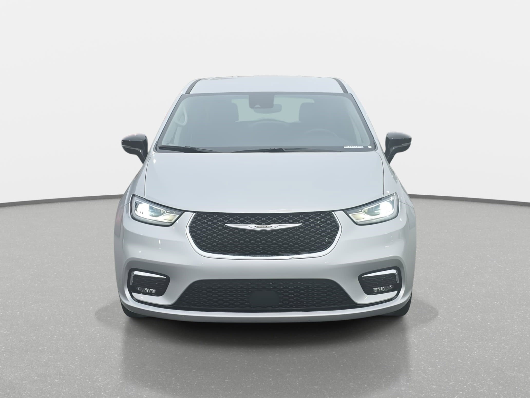 Used 2024 Chrysler Pacifica Touring-L image 2