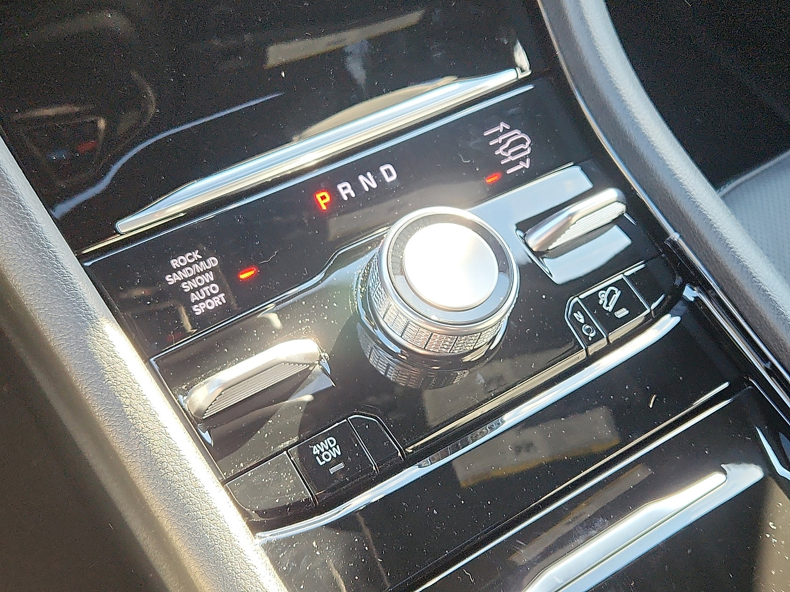 New 2025 Jeep Grand Cherokee Overland w/ Trailer Tow Package image 11