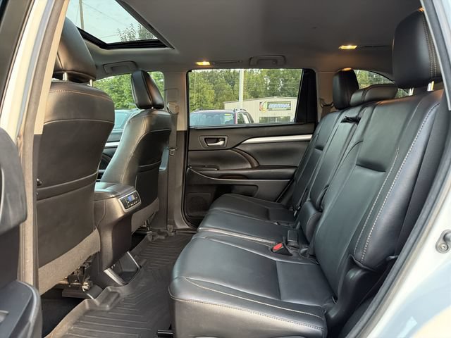 Used 2018 Toyota Highlander XLE FWD image 12