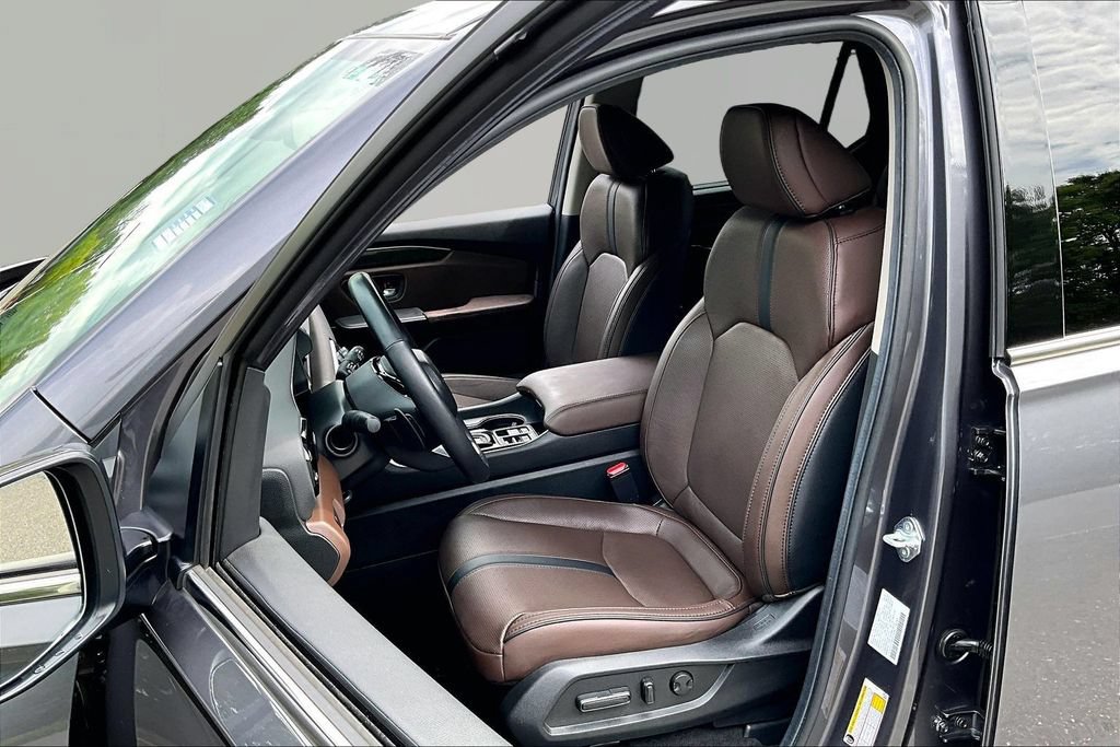 Used 2025 Honda Pilot Elite image 17