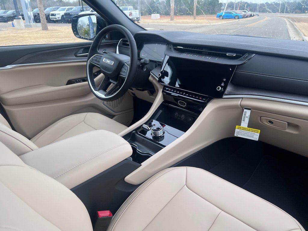 New 2026 Jeep Grand Cherokee Limited w/ Trailer Tow Package AWD/4WD image 11