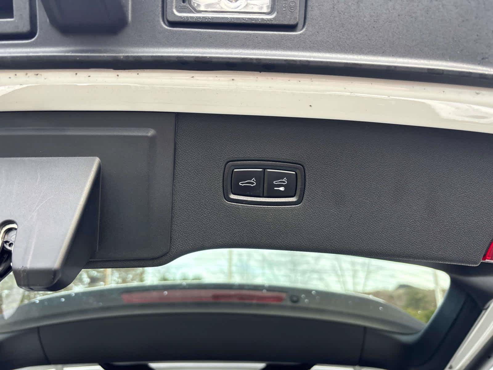 Used 2024 Porsche Cayenne AWD/4WD image 11