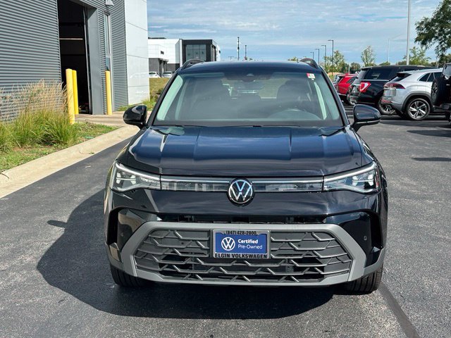 Used 2025 Volkswagen Taos SE AWD/4WD image 2