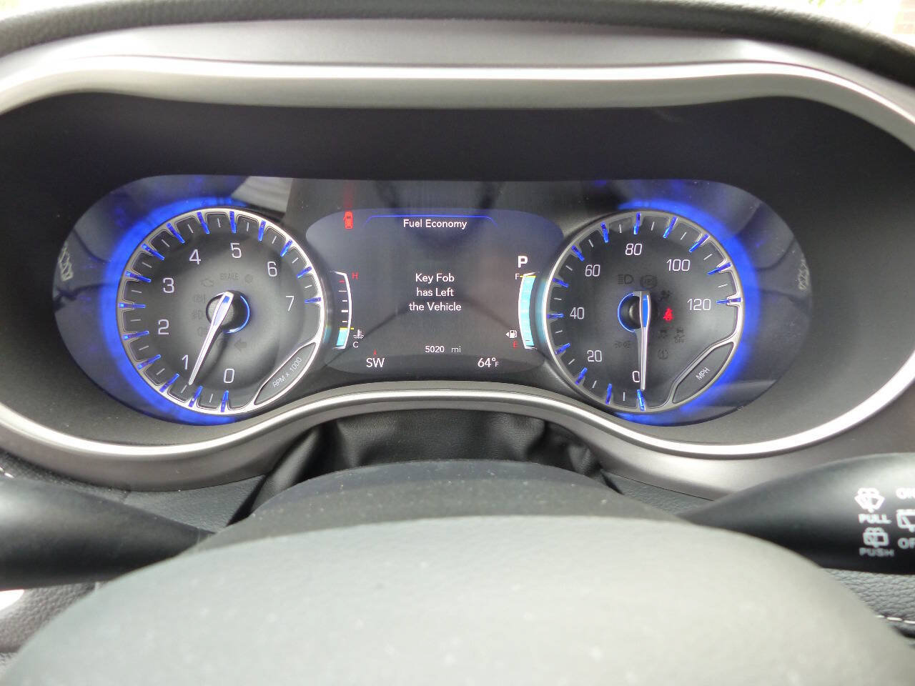 Used 2025 Chrysler Pacifica Select FWD image 12