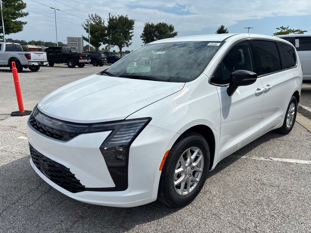 New 2027 Chrysler Pacifica Select FWD image 8