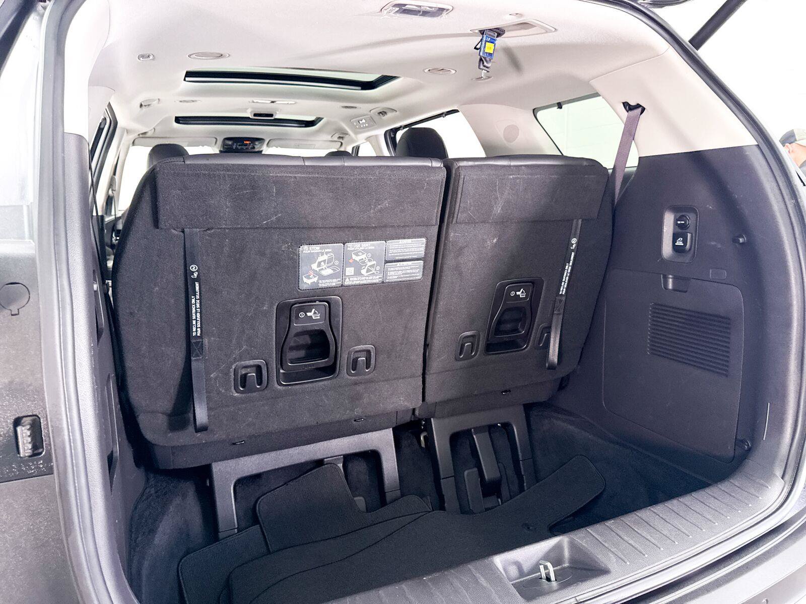 Used 2025 Kia Carnival SX FWD image 35