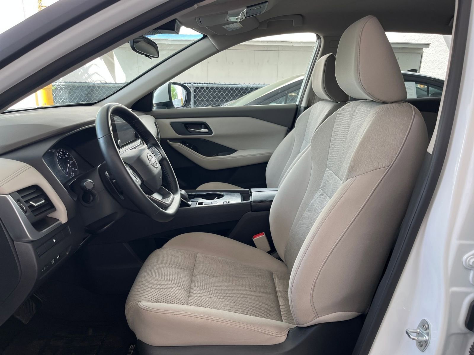 Used 2025 Nissan Rogue SV FWD image 28
