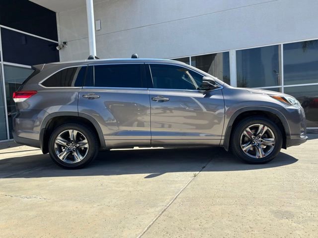 Used 2017 Toyota Highlander Limited Platinum w/ Carpet Mat Package image 2
