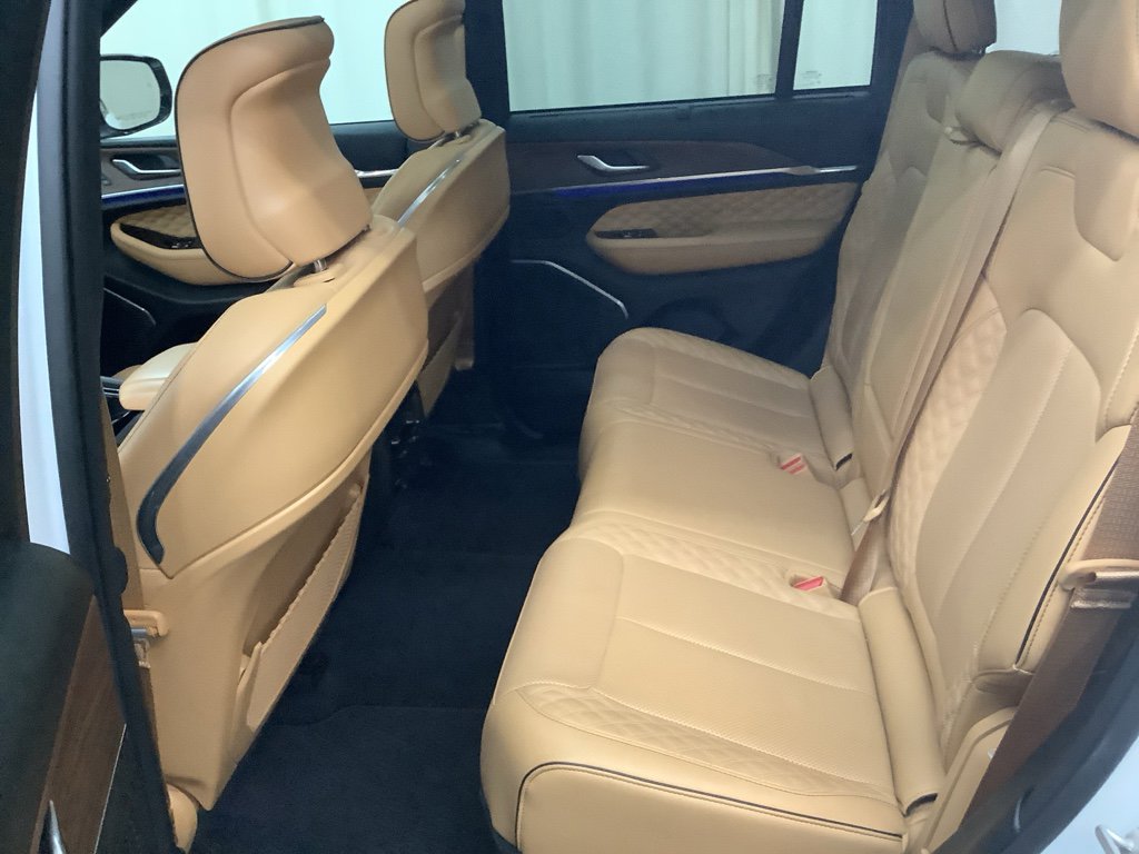 Used 2023 Jeep Grand Cherokee Summit w/ Luxury Tech Group V image 28