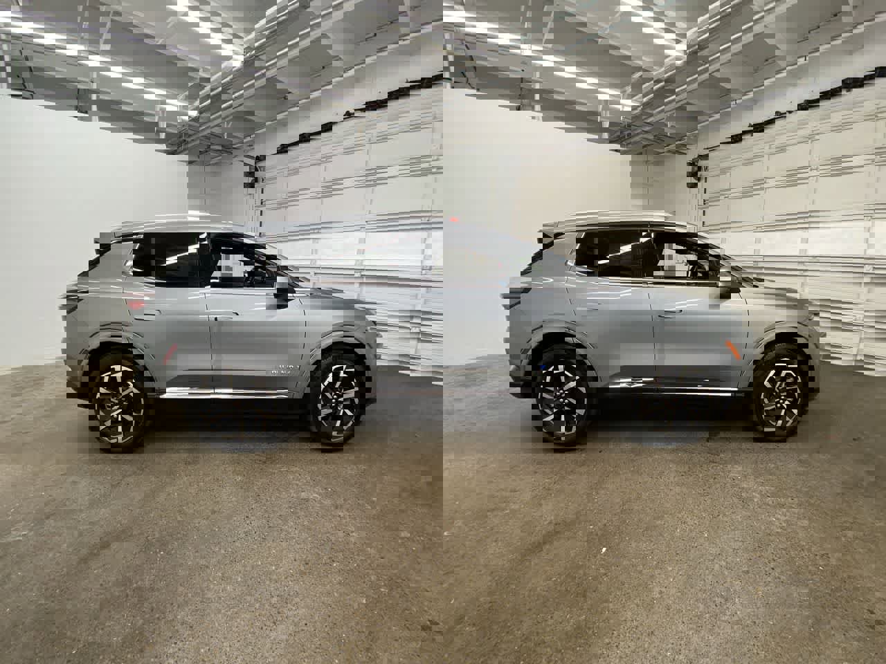 Used 2025 Chevrolet Equinox EV LT w/ Convenience Package image 7