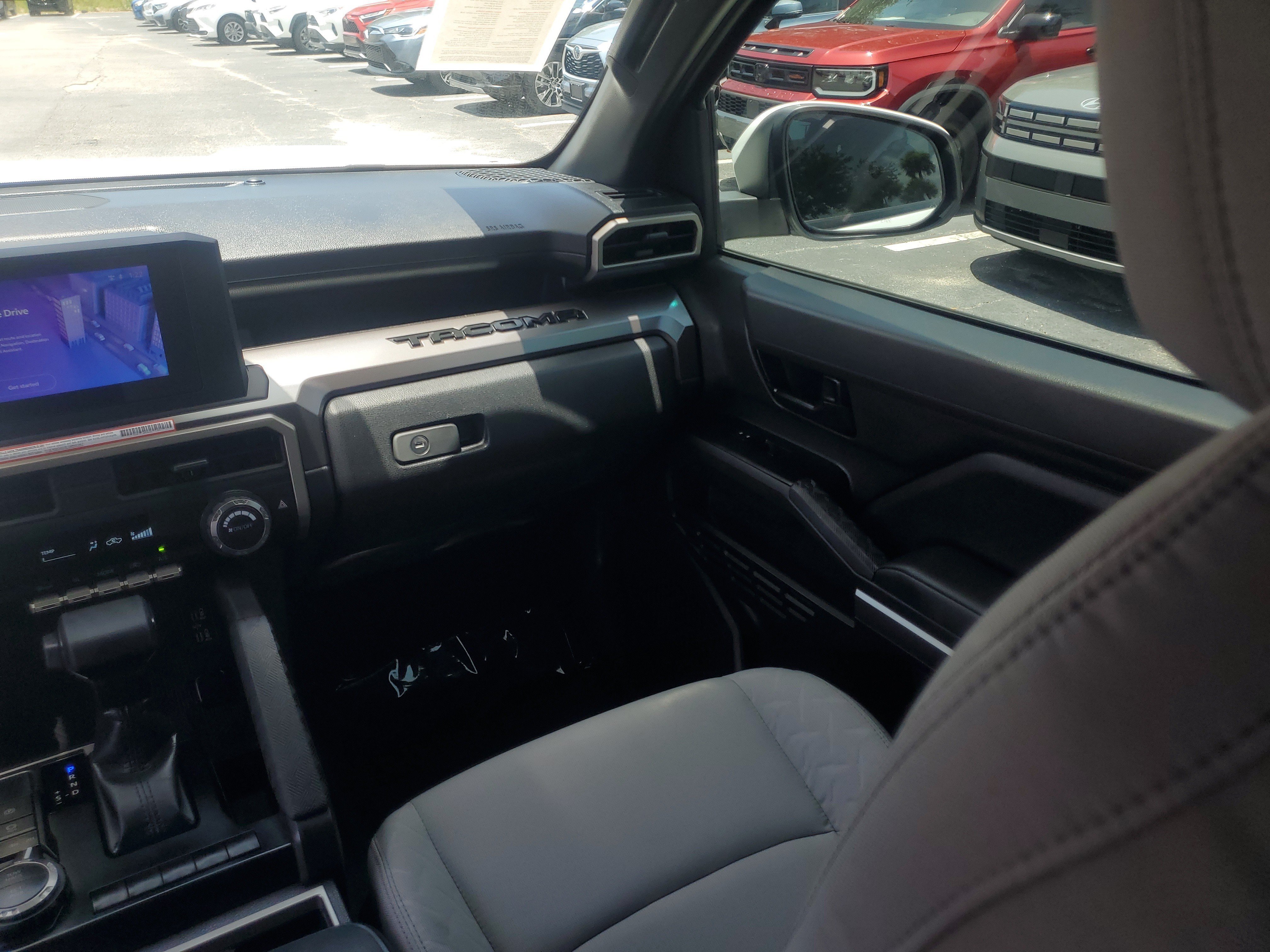 Used 2025 Toyota Tacoma SR5 AWD/4WD image 21
