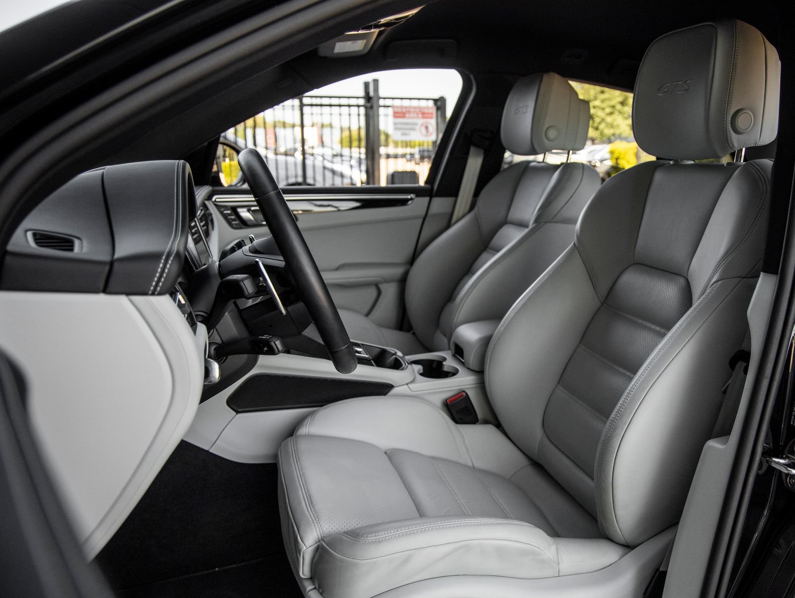 Certified 2025 Porsche Macan GTS AWD/4WD image 5