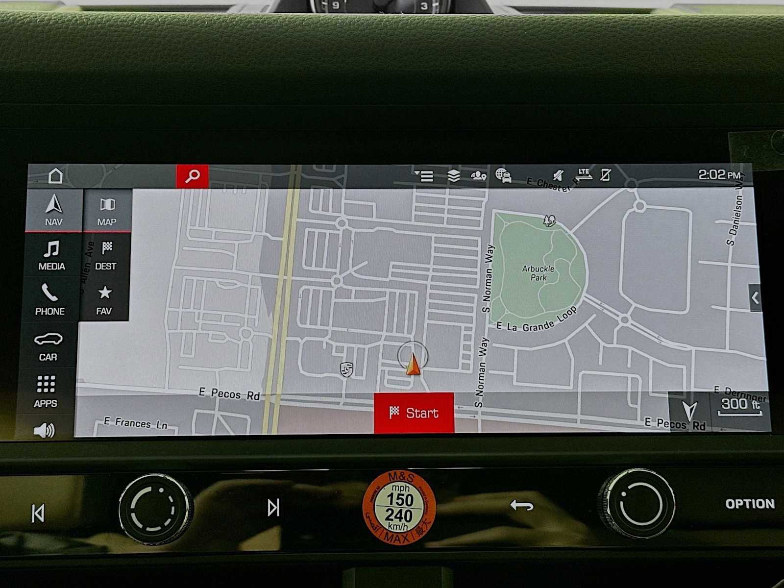 Certified 2025 Porsche Macan AWD/4WD image 18