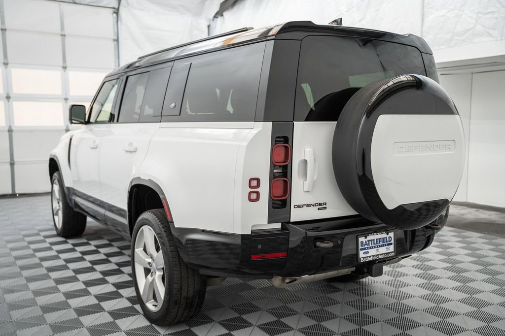 Used 2023 Land Rover Defender 130 X-Dynamic SE image 7
