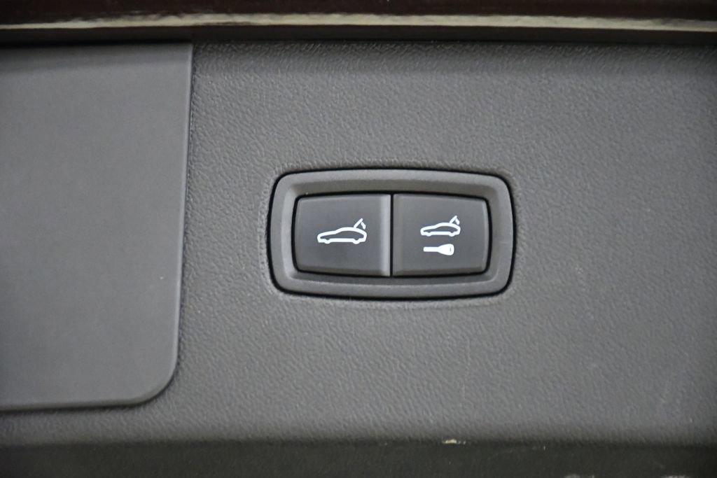 Used 2023 Porsche Cayenne Platinum Edition image 59