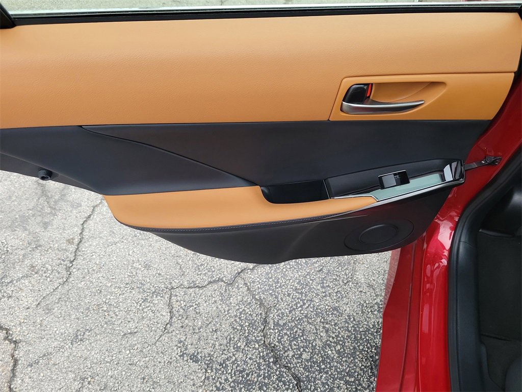 Used 2022 Lexus IS 300 image 9