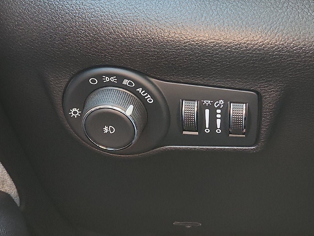 Used 2025 Jeep Compass Latitude AWD/4WD image 27