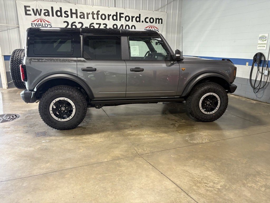 New 2025 Ford Bronco Badlands image 9