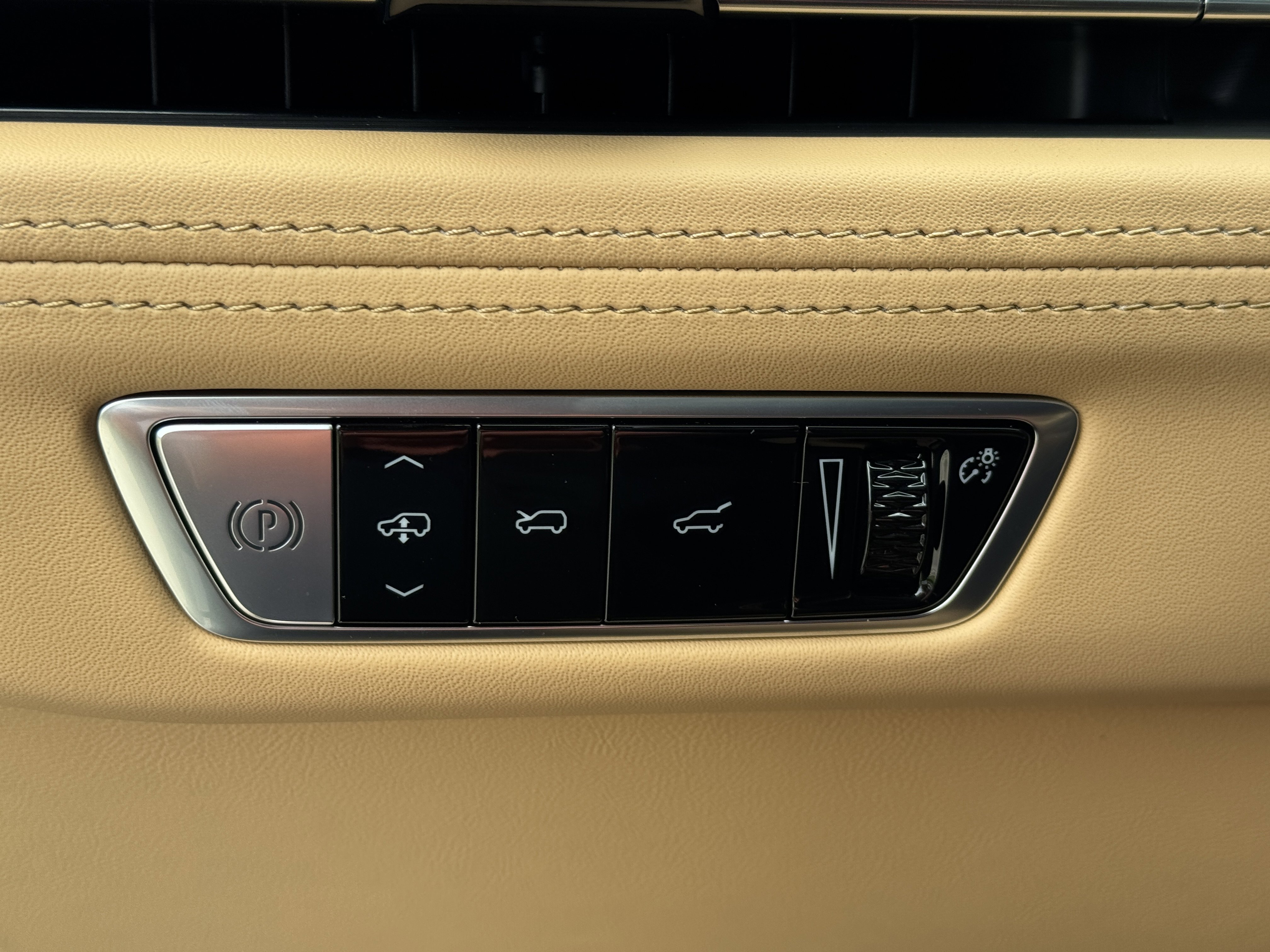 New 2026 Cadillac Escalade IQ Sport 2 w/ LPO, ONYX Package image 26