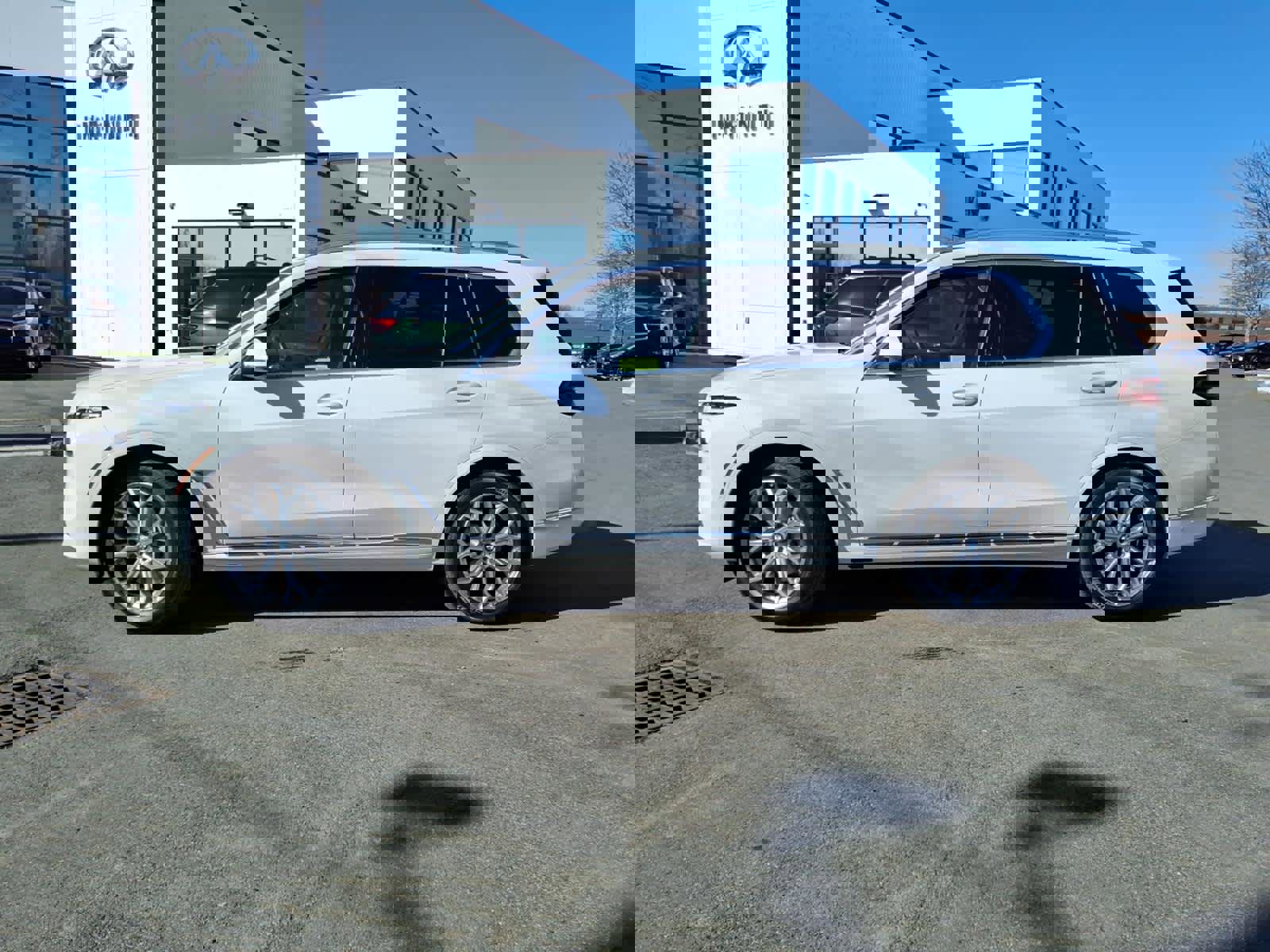 Used 2025 BMW X7 xDrive40i image 4