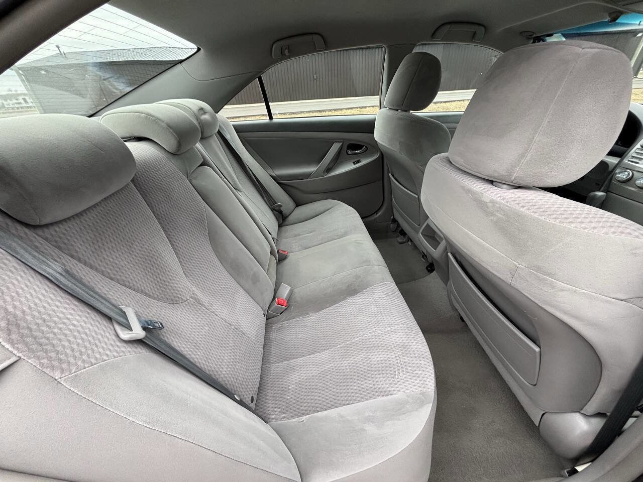 Used 2010 Toyota Camry LE image 8